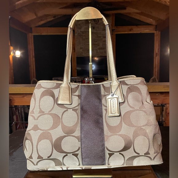 Coach signature canvas hobo with kisslock pocket - Picture 1 of 16